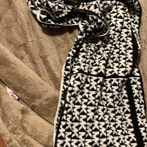 Michael Korr Scarf